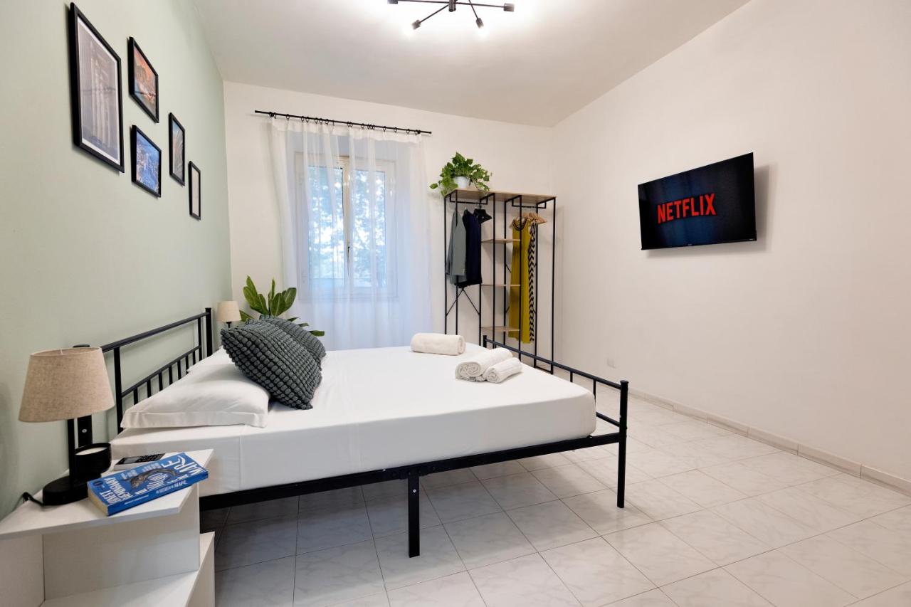 Metro at the door- Colosseo 6 min- 2BR AC WiFi