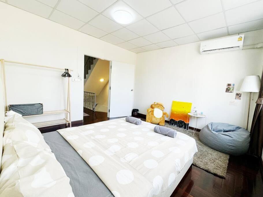 5BR House 8Beds, Ekkamai BTS 12mins walk, 711, shopping mall - 3