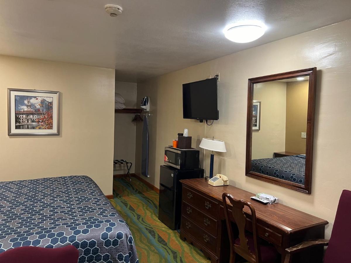 Silver Lake Motel — photo 16