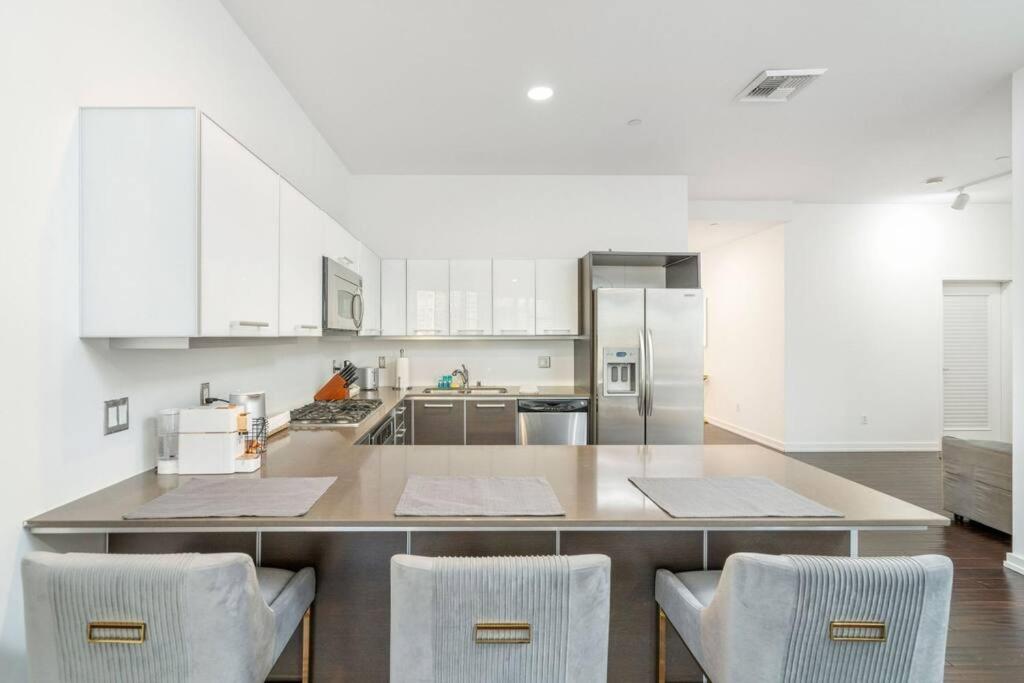 Downtown LA with the breathtaking view 2 bedrooms and parking space - 4