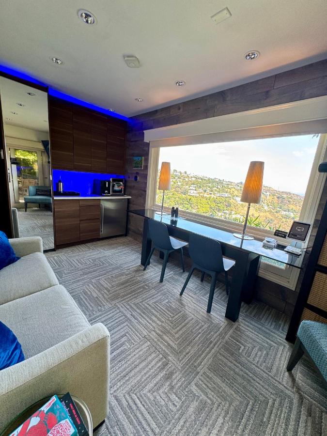 HOLLYWOOD HILLS JETLINER VIEWS at STUDIO 1080 HOLLYWOOD - 3