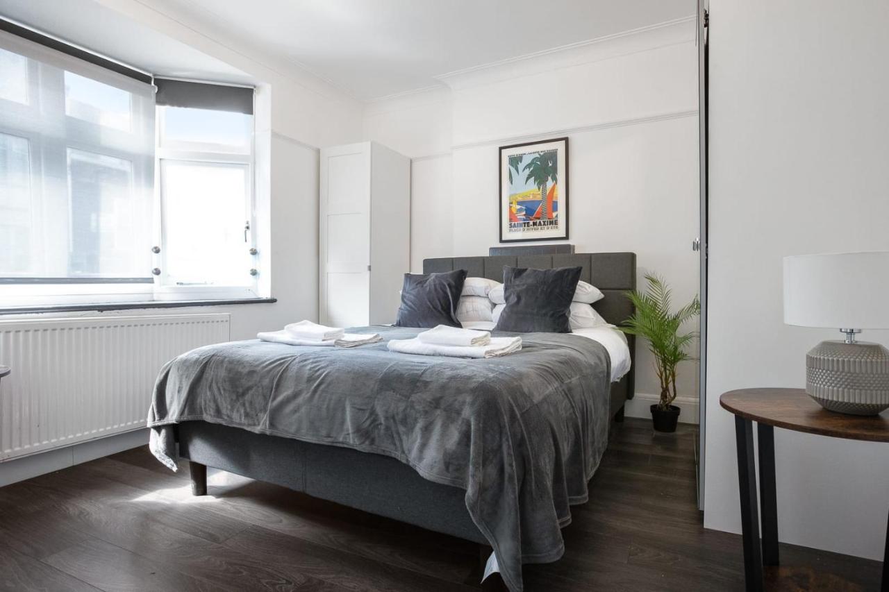 Two Modern 2 Bed Apartments in Central Camden