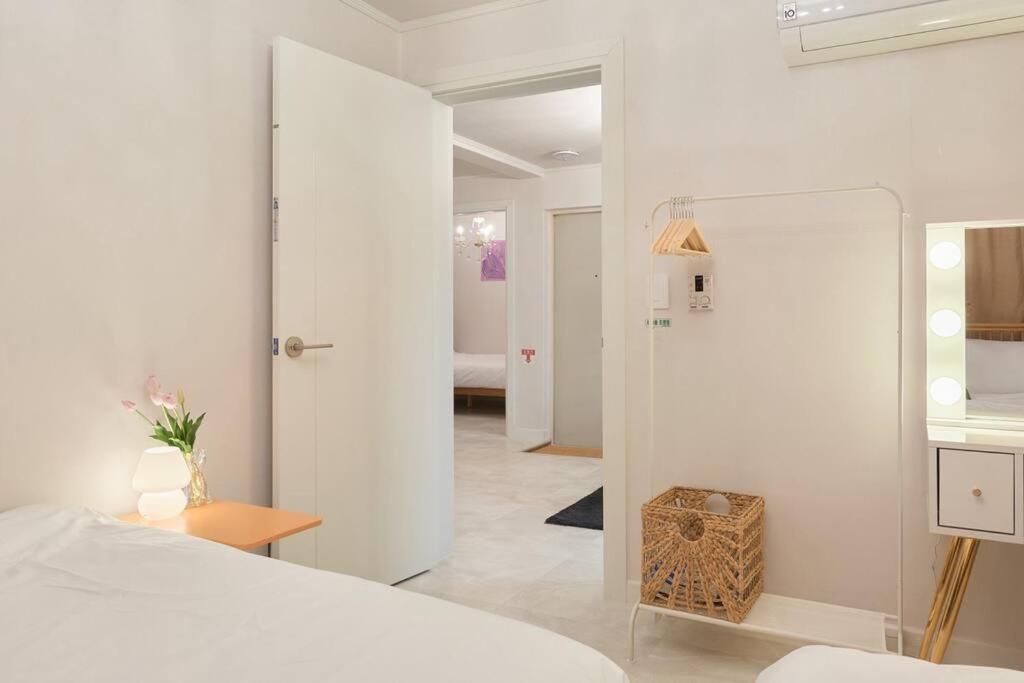 Triple metro station area house - 2