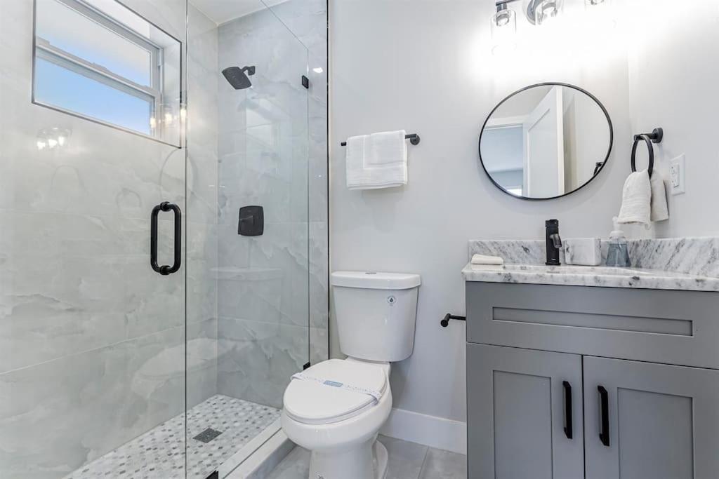 Modern Oasis Unit 2 - Close to Beach, Brickell & Airport - 3