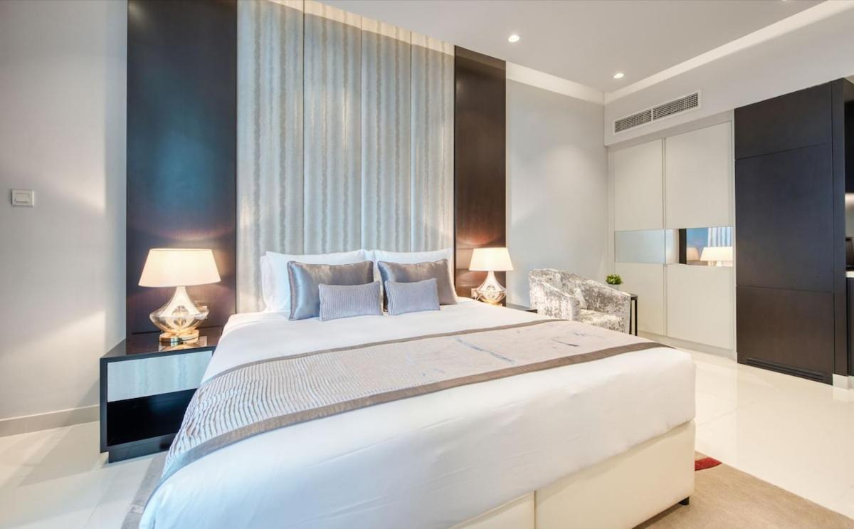 Burj Khalifa View! 2 Bedroom Luxe Apartment with 4 minute walk to Dubai Mall! Pool and Sauna Access! - 3