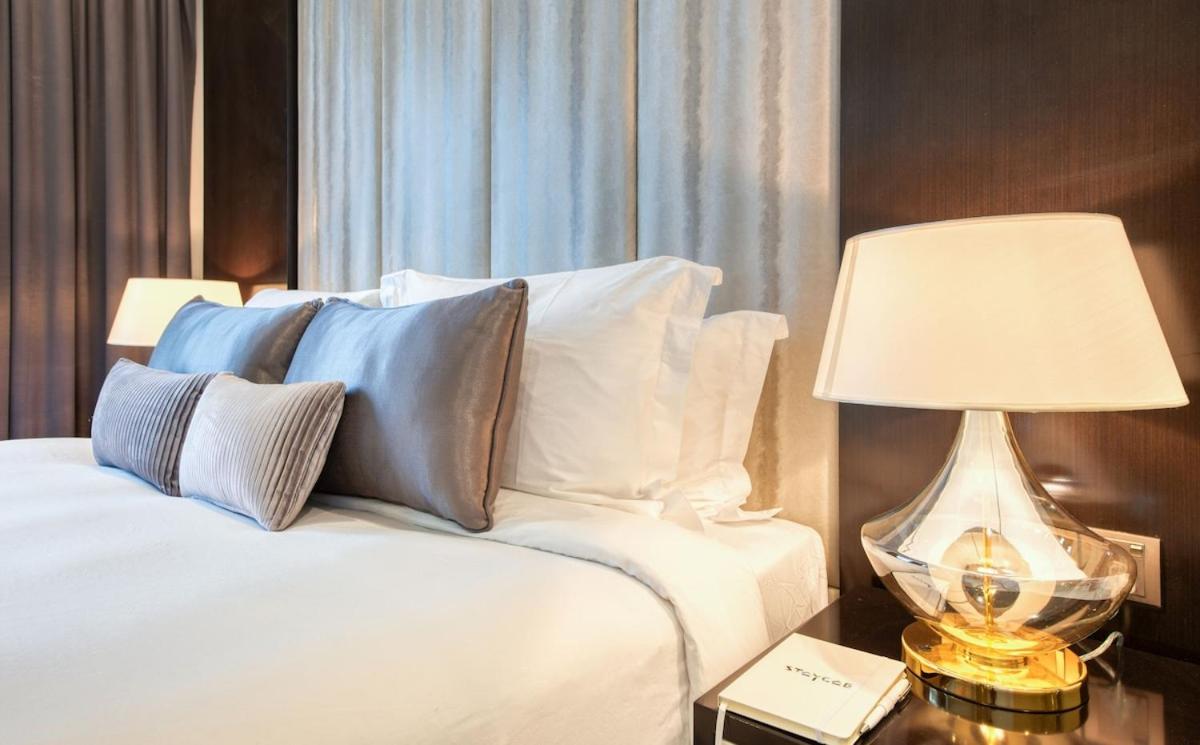 Burj Khalifa View! 2 Bedroom Luxe Apartment with 4 minute walk to Dubai Mall! Pool and Sauna Access! - 5