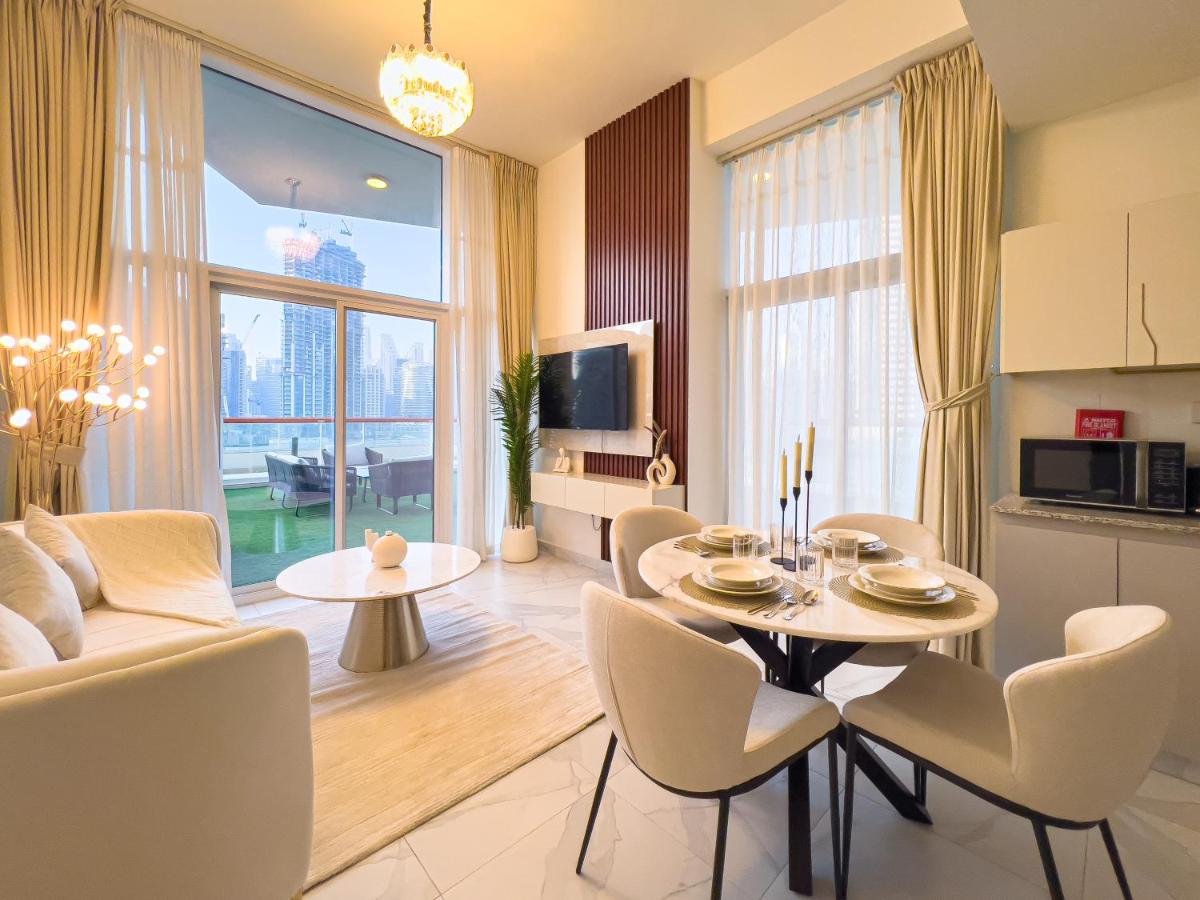 Millennium Binghatti Residence 2BR Burj Khalifa and Lake - 5