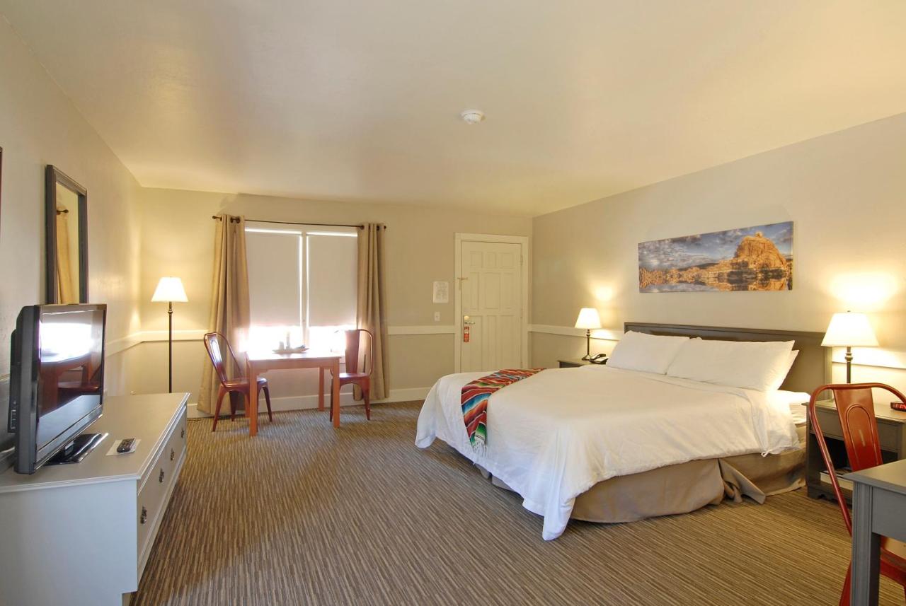 Palm Canyon Hotel and RV Resort — photo 24
