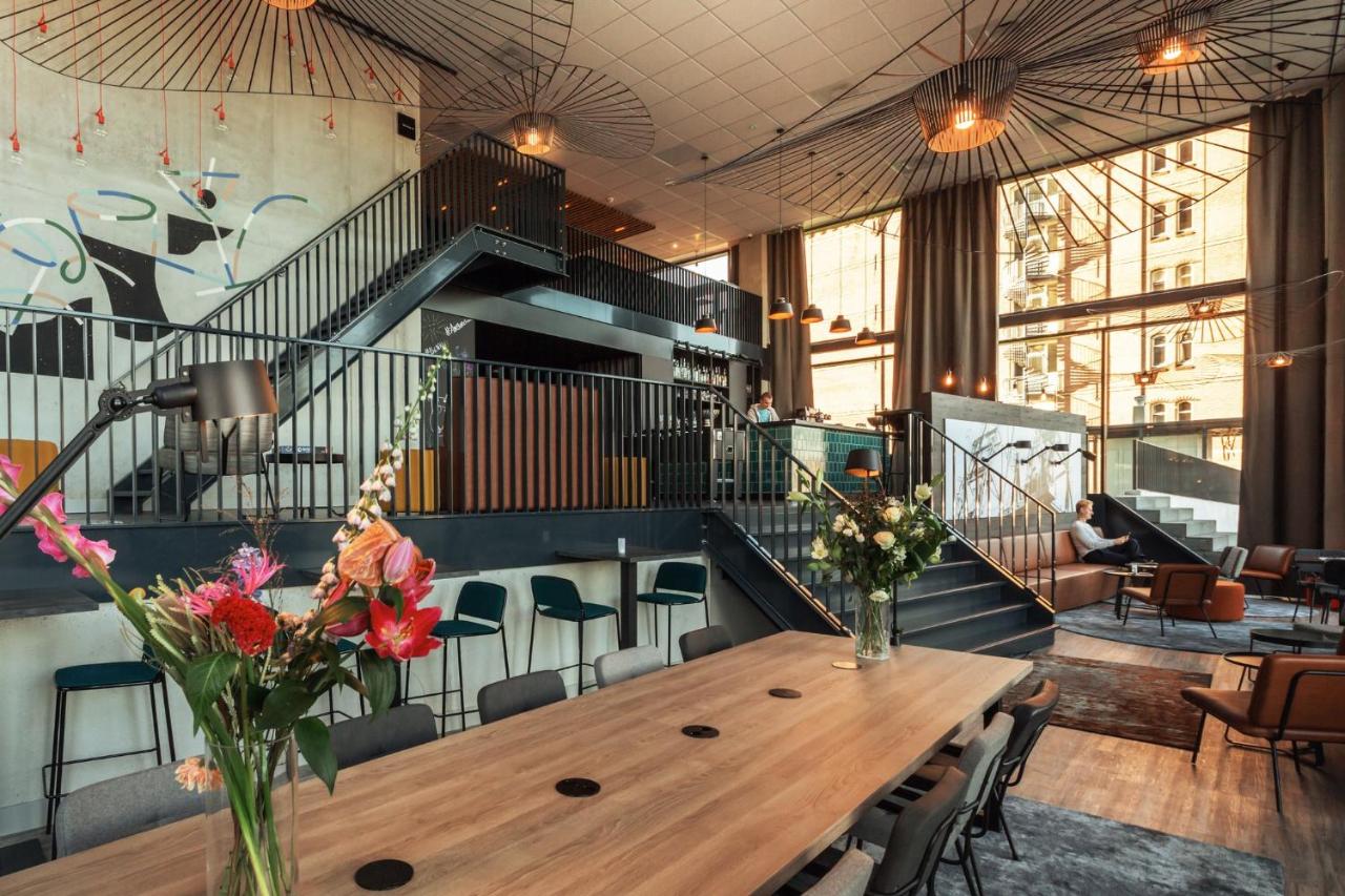 Holiday Inn - the niu, Fender Amsterdam