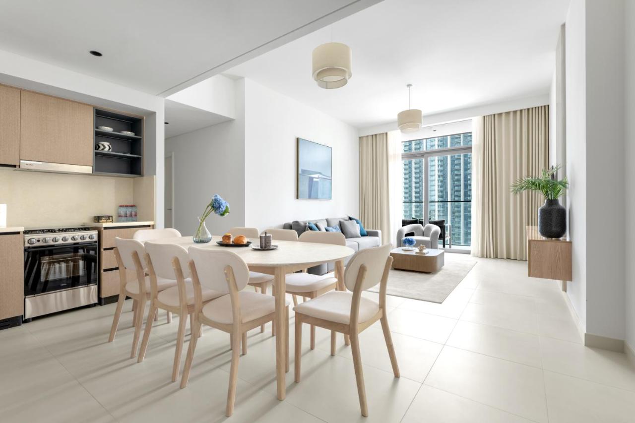 Stunning 3 Bedroom Apartment with Fountain Views by ZEN STAYS - Sleeps 9 - 2 Balconies - 5