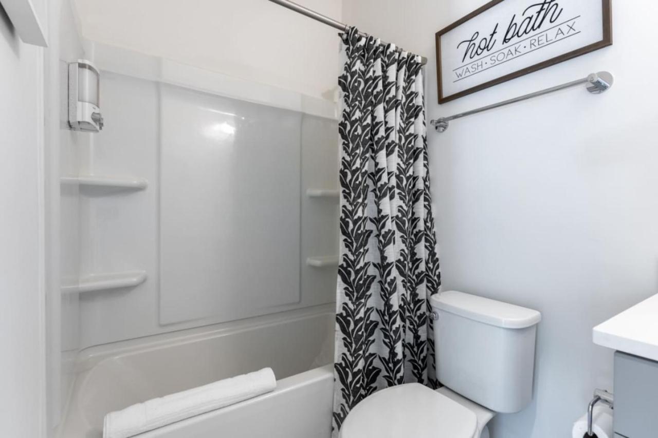 6 Bedroom Quiet Townhome! 6min to Airport & 15min to Downtown! - 4