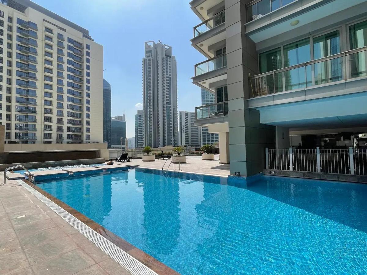 Elegant Two Bedroom Apartment with Large Balcony and Panoramic Downtown Skyline & Boulevard Views by Luxury Space - 4