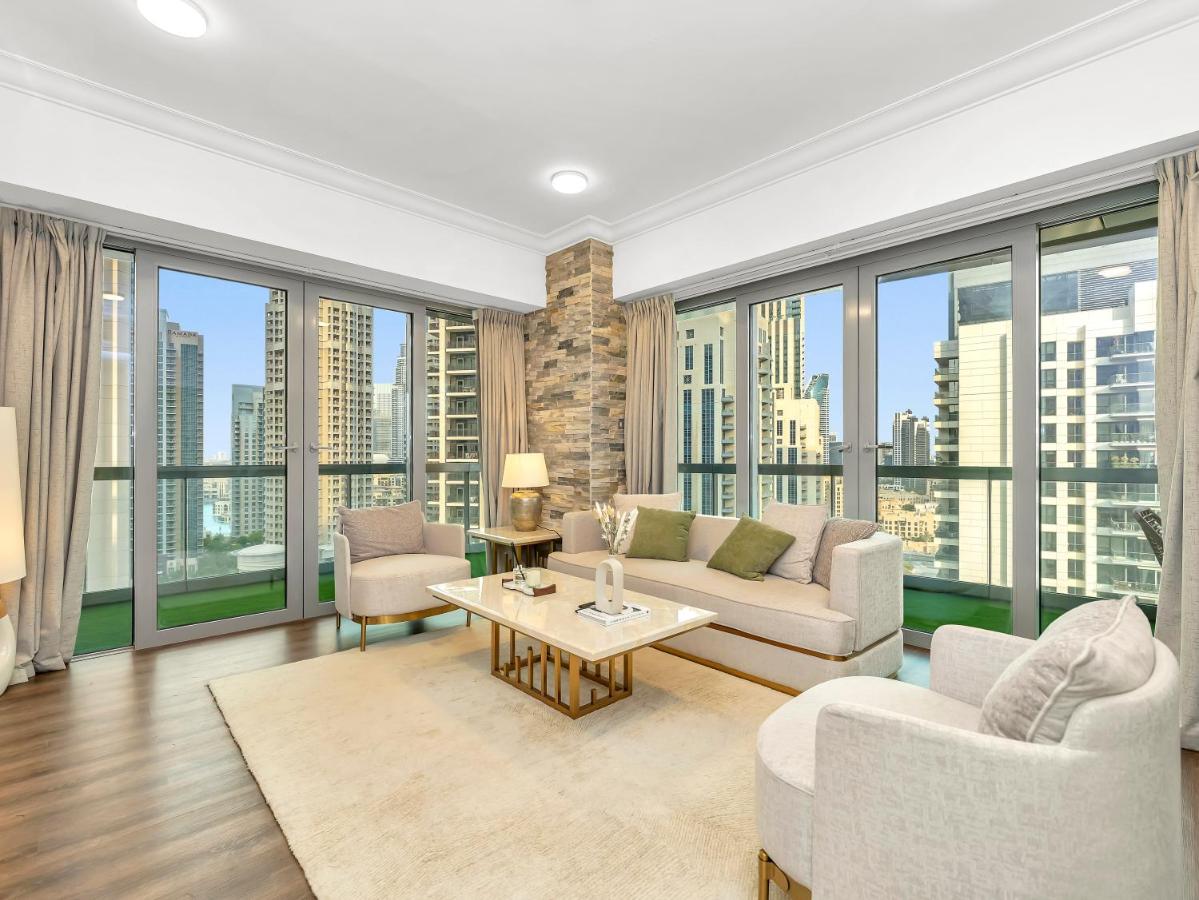 Elegant Two Bedroom Apartment with Large Balcony and Panoramic Downtown Skyline & Boulevard Views by Luxury Space