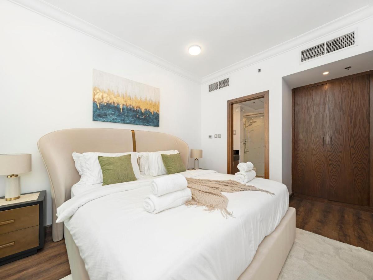 Elegant Two Bedroom Apartment with Large Balcony and Panoramic Downtown Skyline & Boulevard Views by Luxury Space - 2