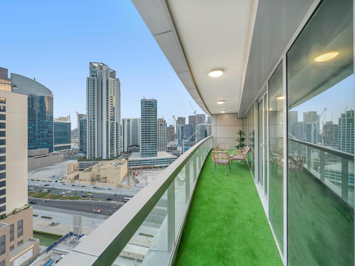 Elegant Two Bedroom Apartment with Large Balcony and Panoramic Downtown Skyline & Boulevard Views by Luxury Space - 5