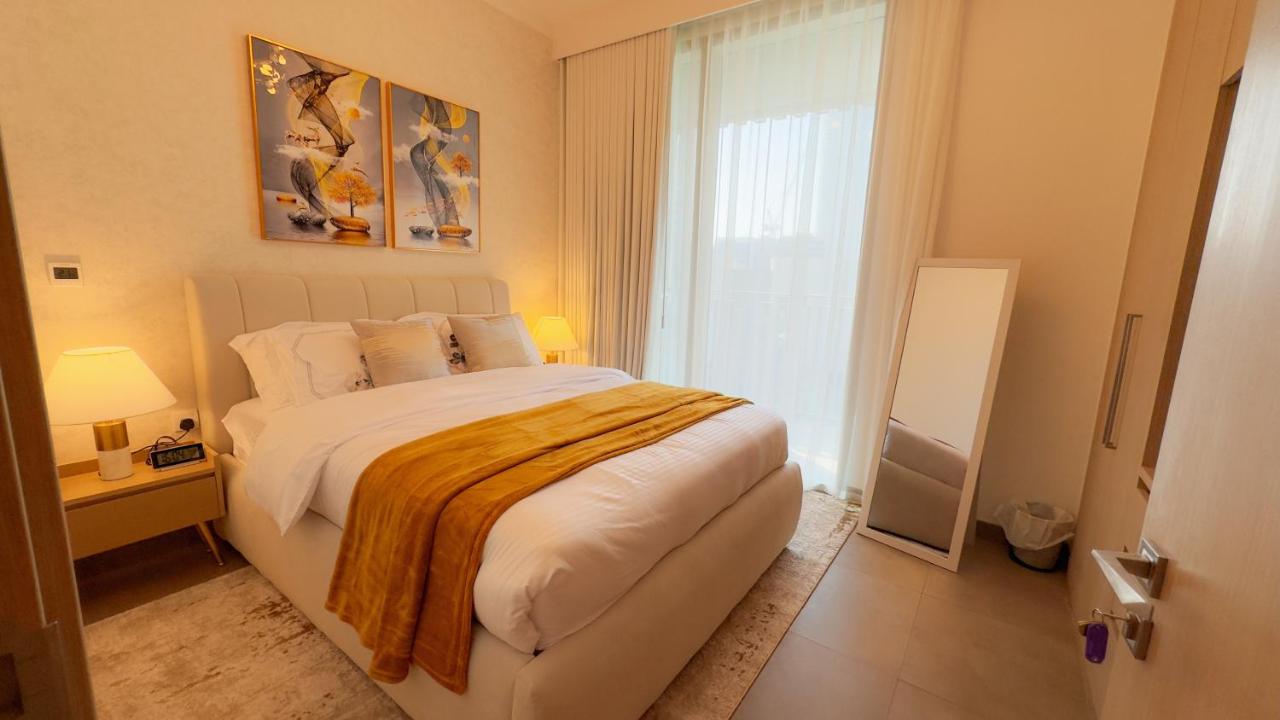 Luxury 2 Bedroom Poolside Haven in Dubai Creek Harbour - 2