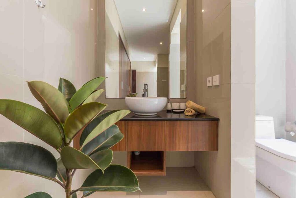 Location! Berawa beach 3bdr Spacious pool villa! - 3