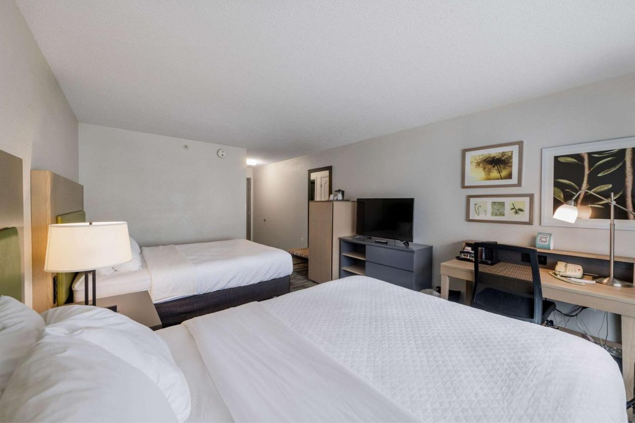 Countryside Inn & Suites — photo 15
