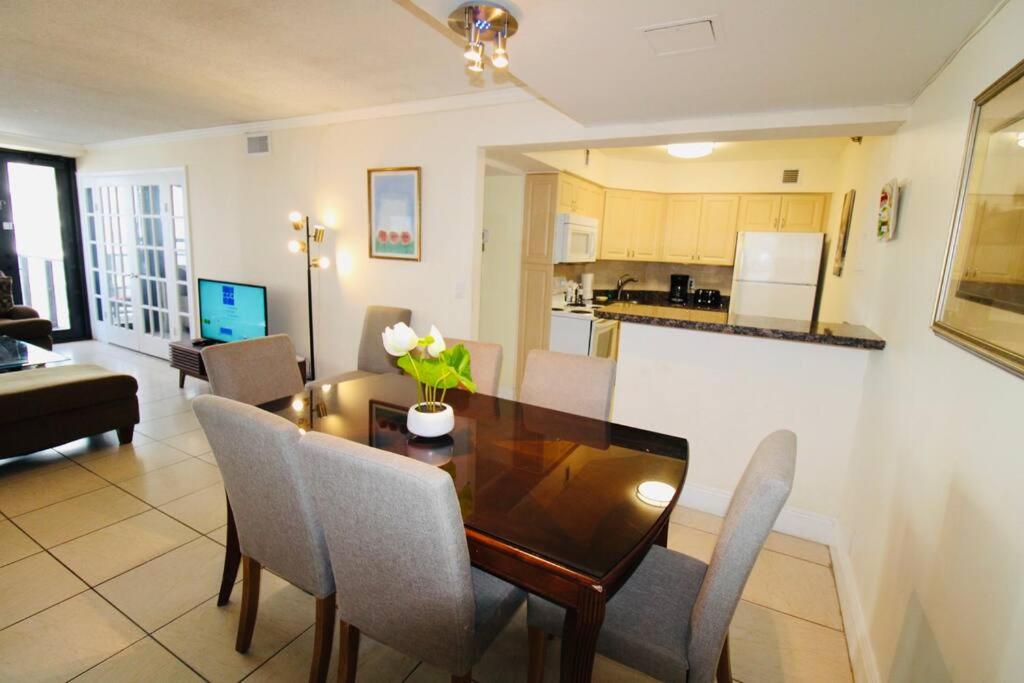 Alexander 511 Beachfront condo with 2 pools, direct beach access, sauna, tikki bar - 3