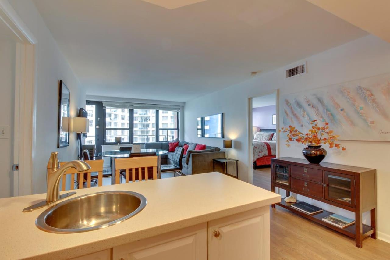 Alexander 1209 Beachfront condo with 2 pools , beach access, sauna, stores - 3