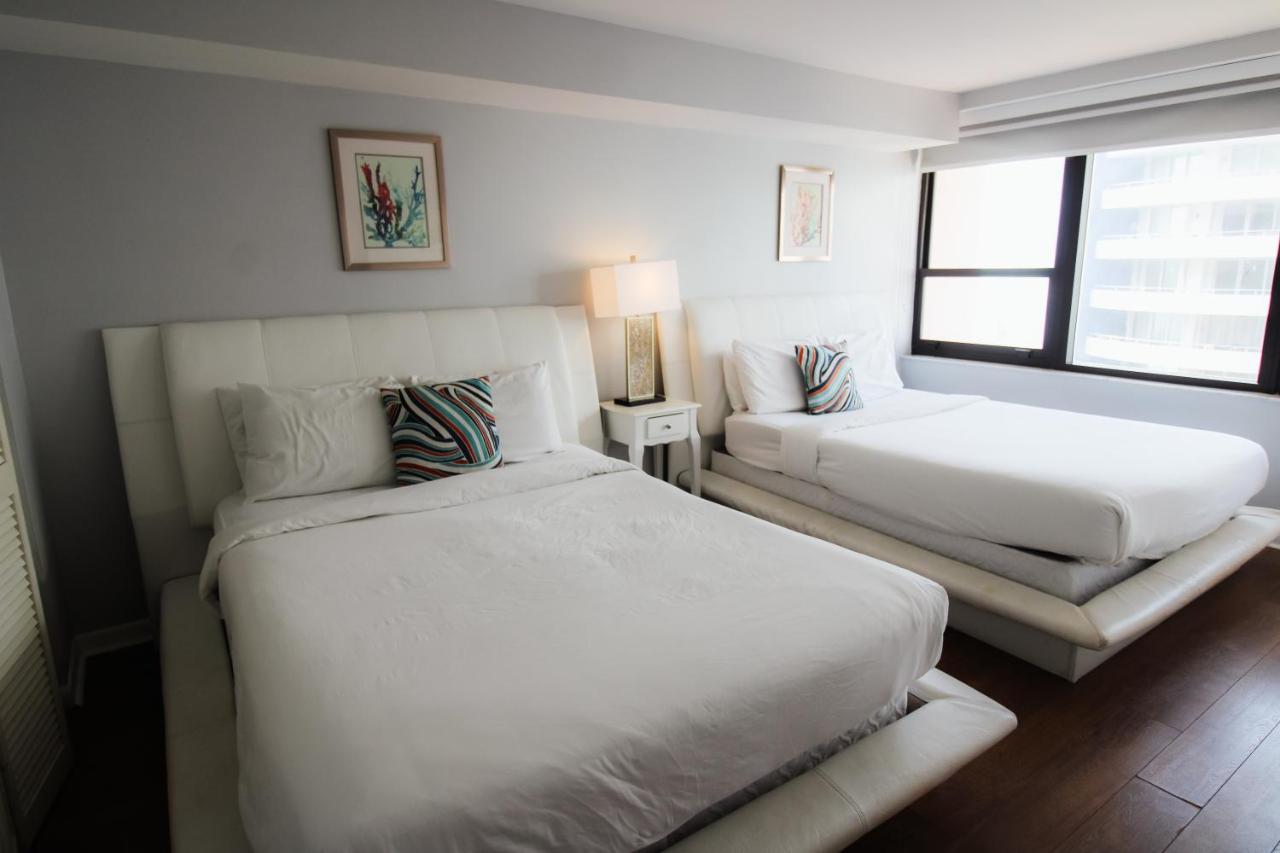 Alexander 1209 Beachfront condo with 2 pools , beach access, sauna, stores - 5