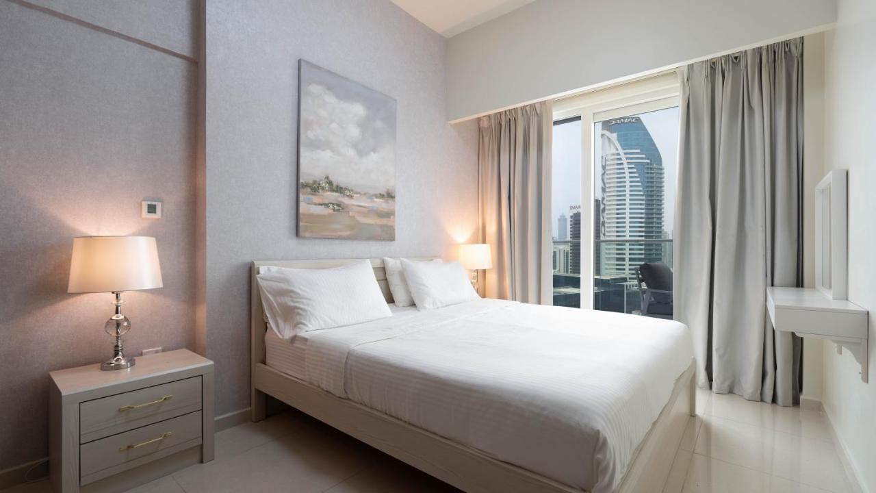 Luxury 2BR apartment with Burj View GYM & Pool - 2