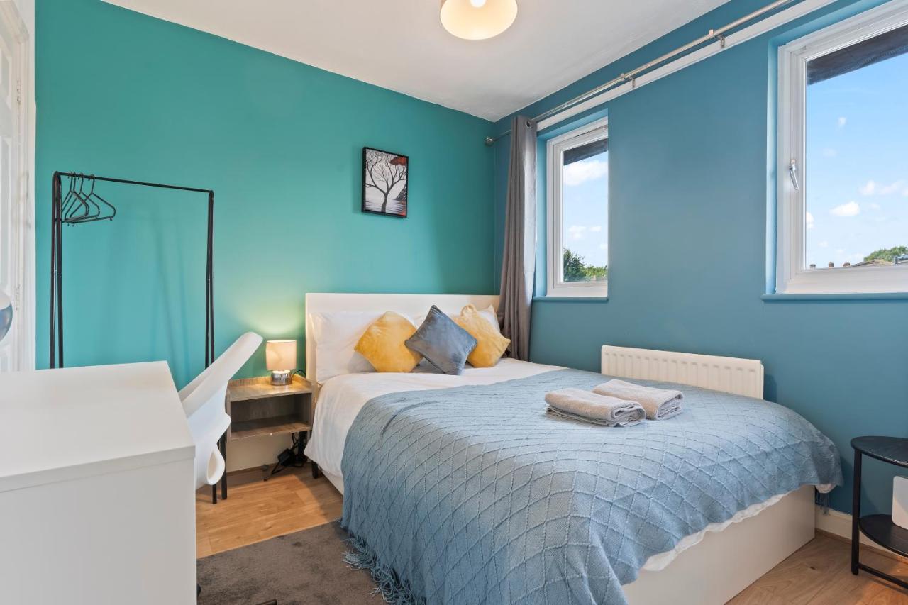 Lovely 4BR house in the city with Parking