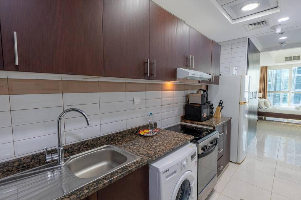 The Court Tower -Vibrant Studio in Business Bay - 4