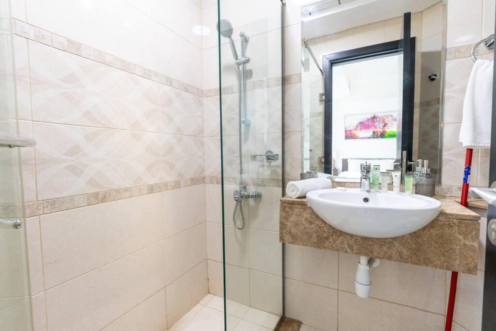 The Court Tower -Vibrant Studio in Business Bay - 3