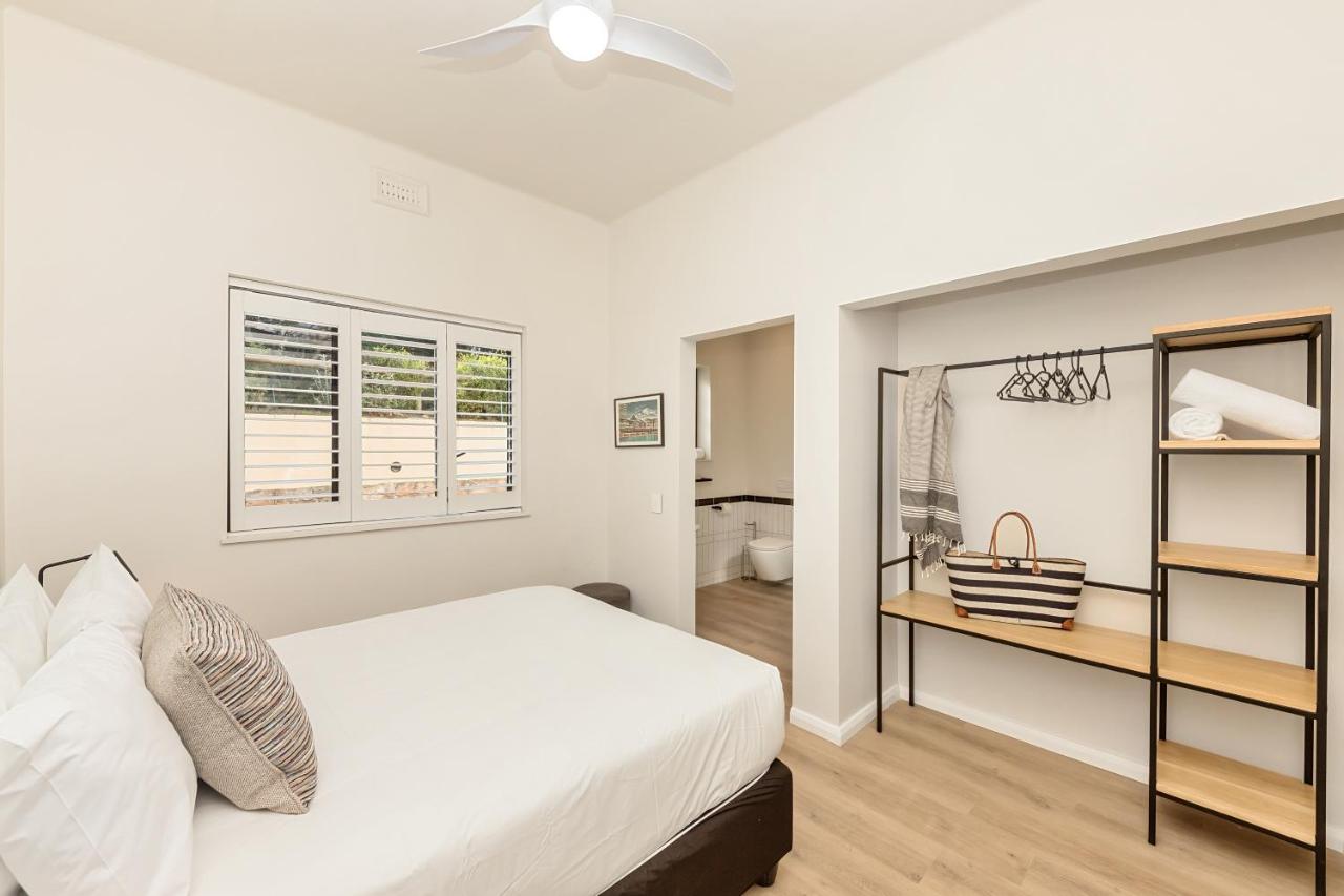 On the Beach in Camps Bay - fully equipped 2 bedroom apartment - 4