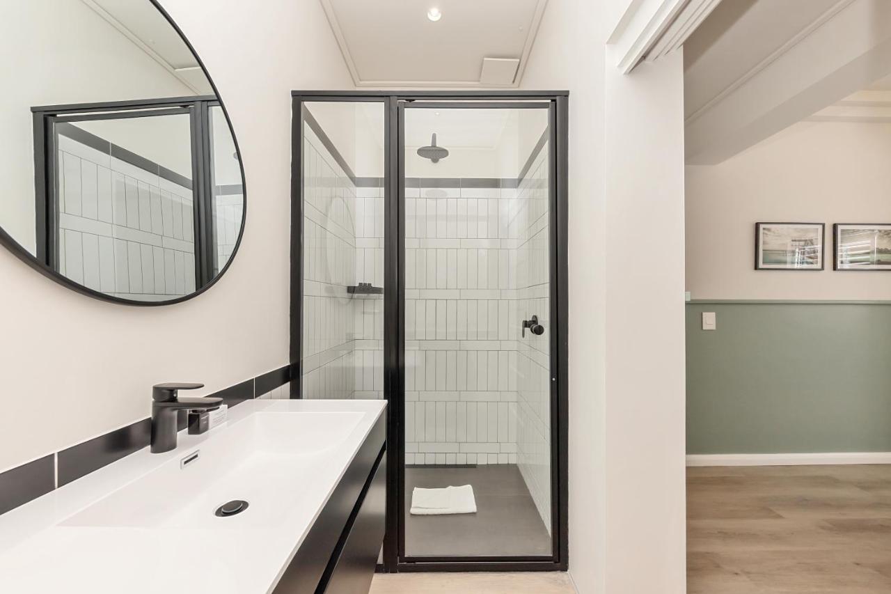 On the Beach in Camps Bay - fully equipped 2 bedroom apartment - 2