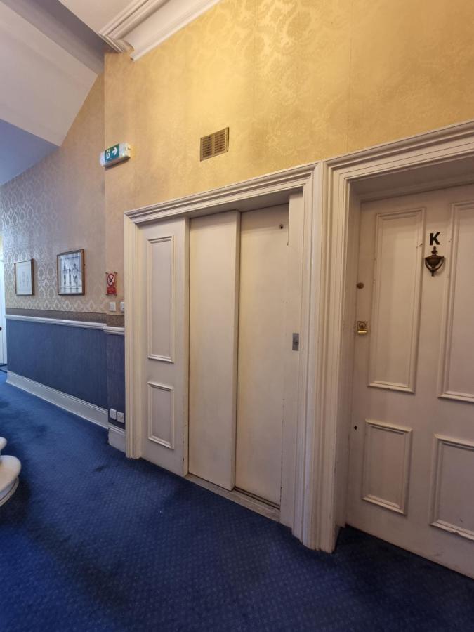 Budget Spacious Flat Fits 5 people in W2 - 3