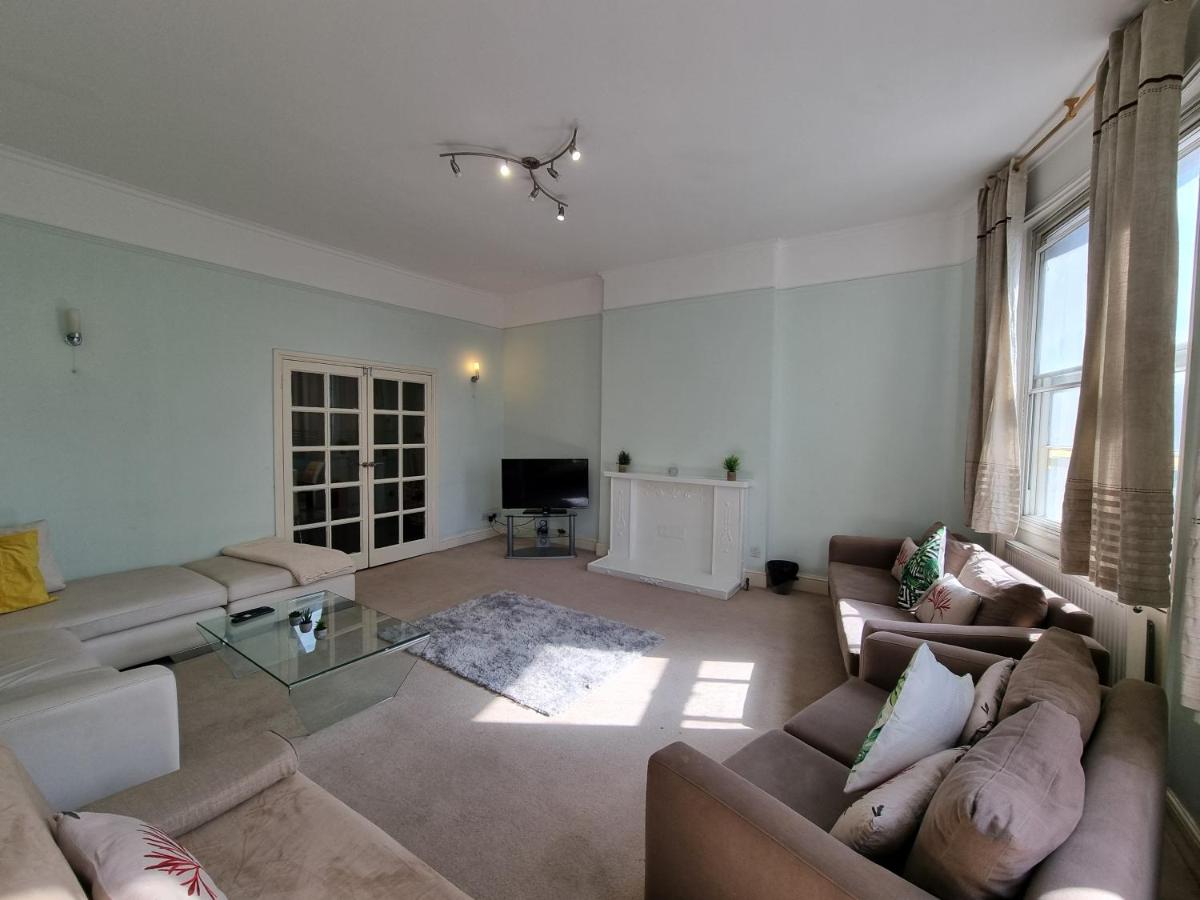 Budget Spacious Flat Fits 5 people in W2 - 5