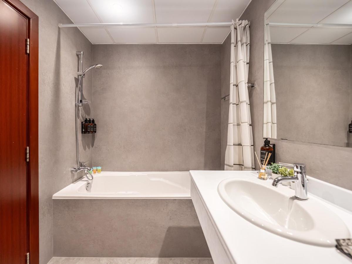 Elegant Dubai Eye Beach Retreat - 3