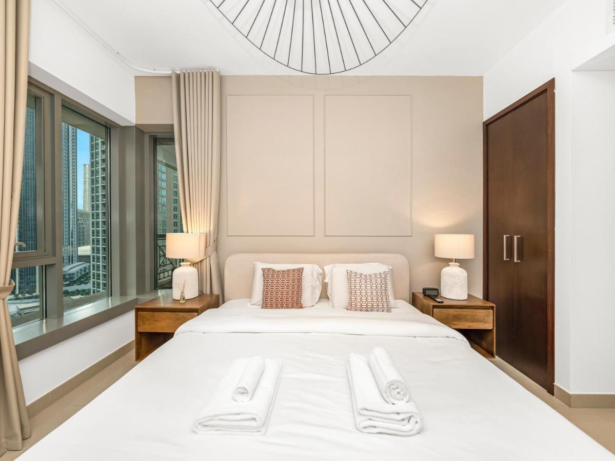 New Burj Khalifa & Fountain Views & Work station - 2