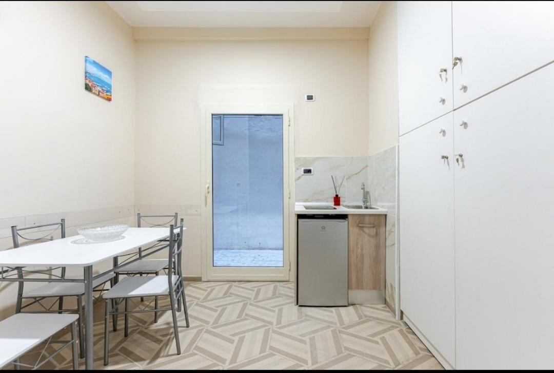 Napoli Centro Rooms - 4