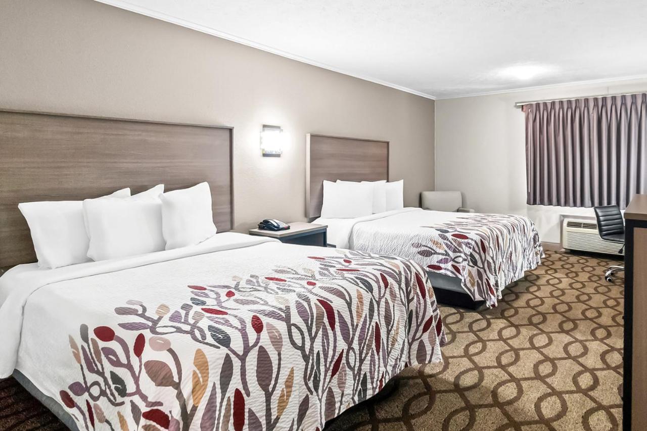 Image: Red Roof Inn & Suites Lexington - Hamburg