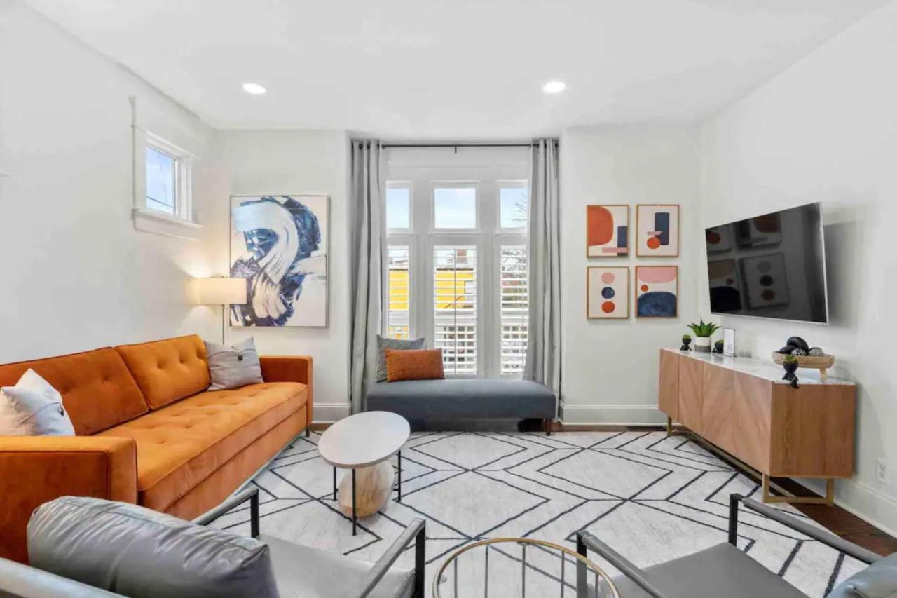 Two Decks to Enjoy Walk to 5 Points Faves Garage Close to Dining and Bars Board Games 10 Mins to Broadway 24 Hour Hospitality - 2