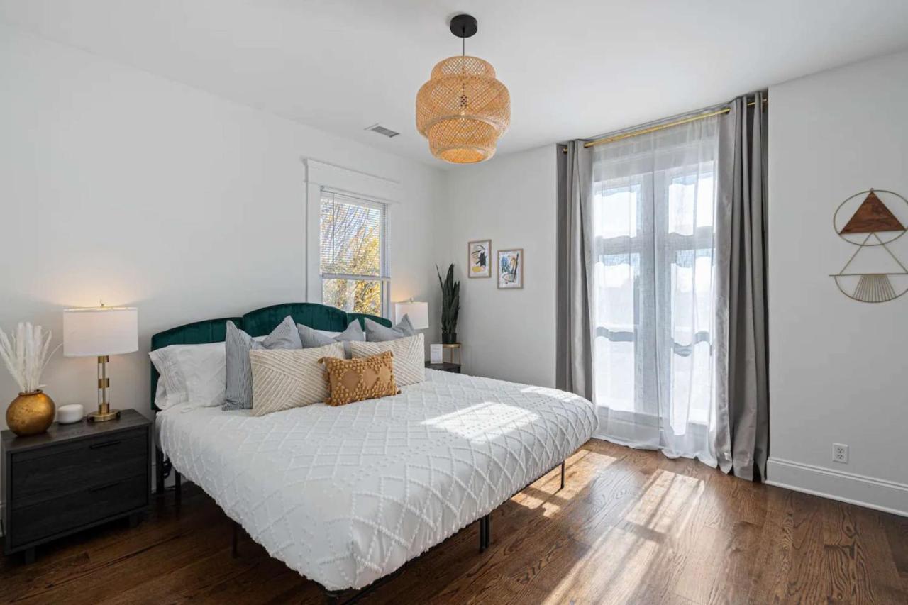 Two Decks to Enjoy Walk to 5 Points Faves Garage Close to Dining and Bars Board Games 10 Mins to Broadway 24 Hour Hospitality - 5