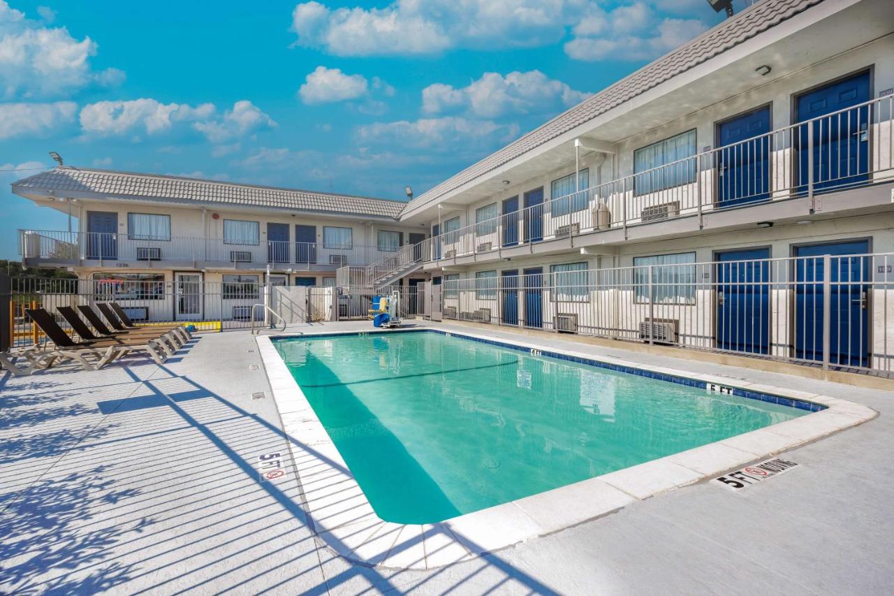 Motel Oasis — photo 1