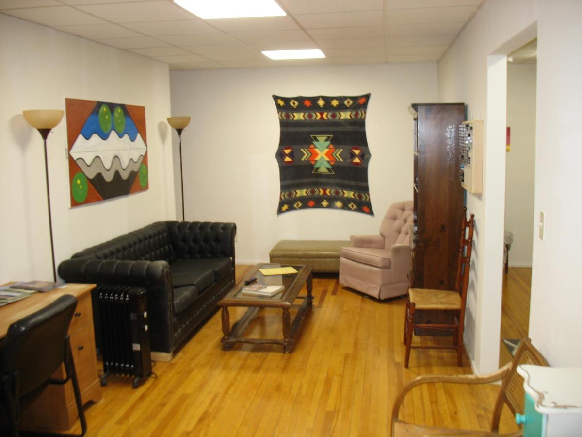 Art Gallery Hostel — photo 12