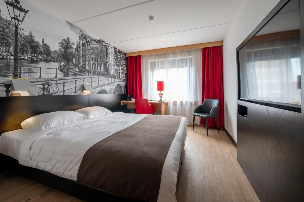 Een bed of bedden in een kamer bij Bastion Hotel Leiden Voorschoten