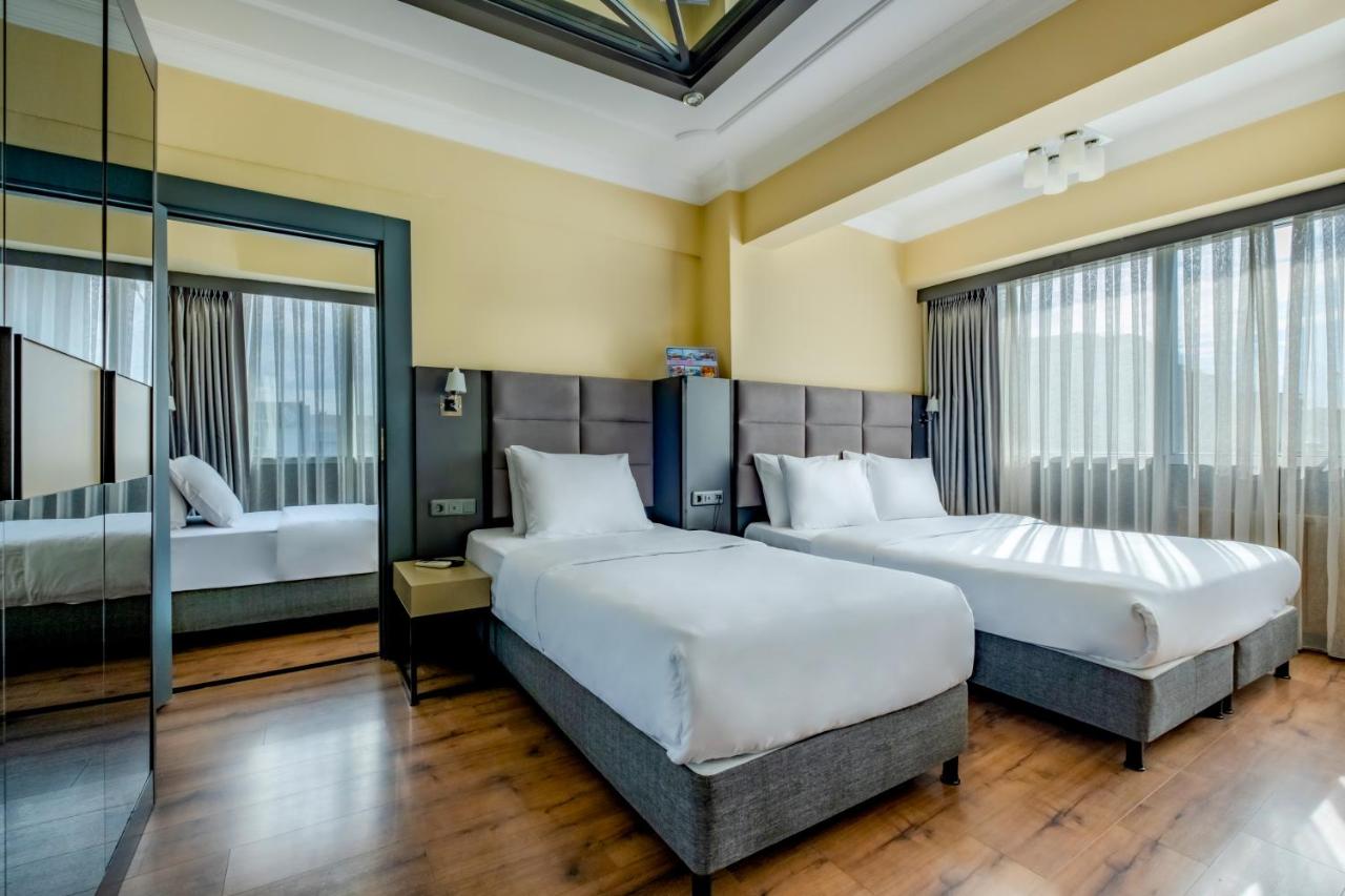 Deluxe Family Room