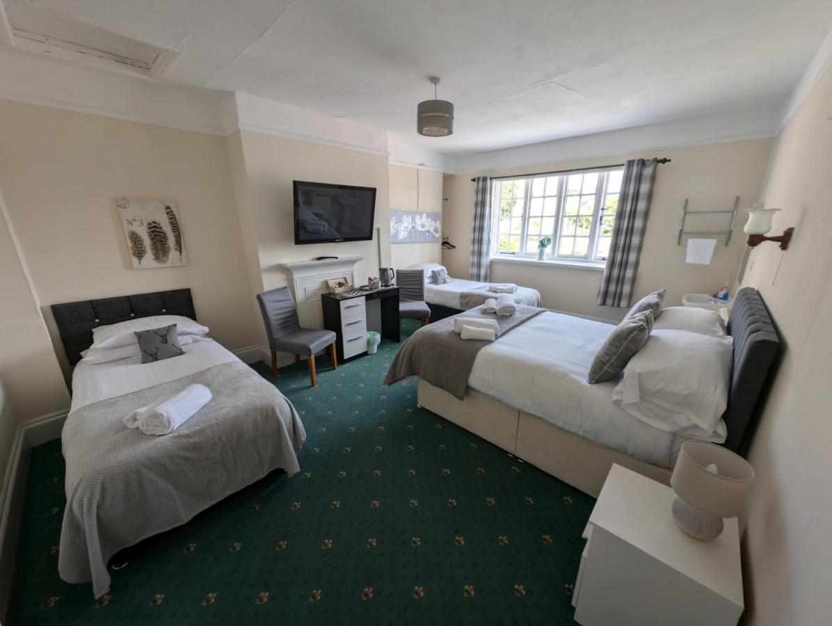 Quadruple Room with Shared Bathroom