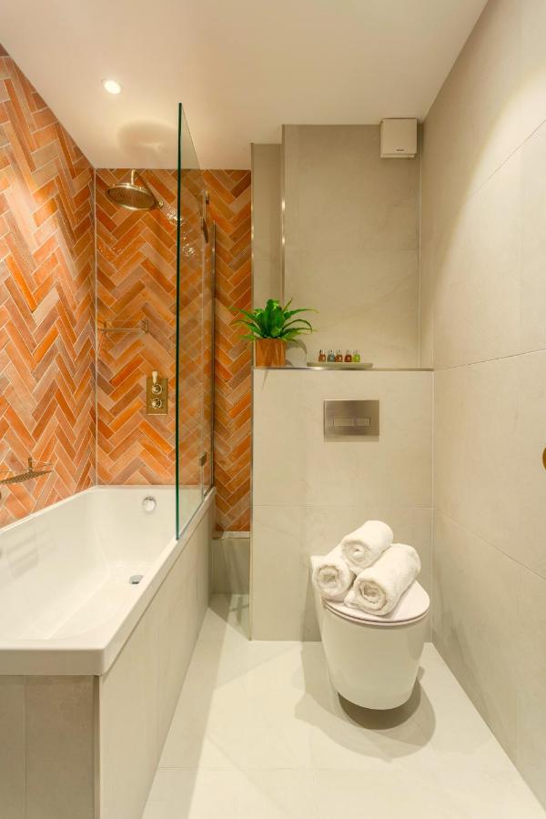 2bed Kings Road Chelsea Apt, London - 4