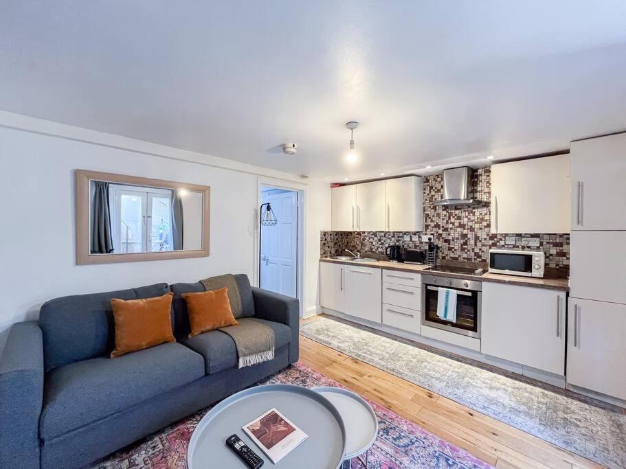 Stylish Camden Apartment B2