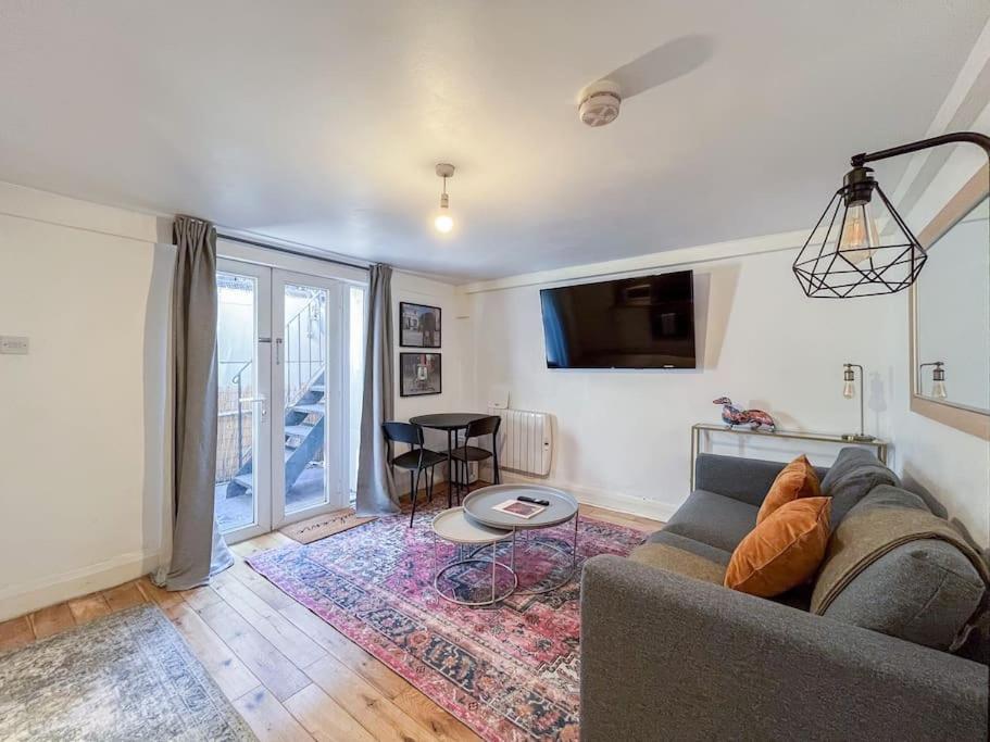 Stylish Camden Apartment B2 - 4