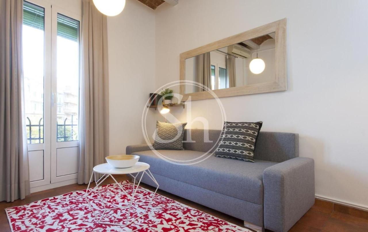 Cozy apartment beside Sagrada Familia for 2