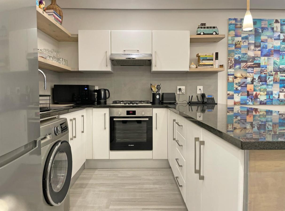 Luxurious Surf Apartment on Muizenberg Beach - 2