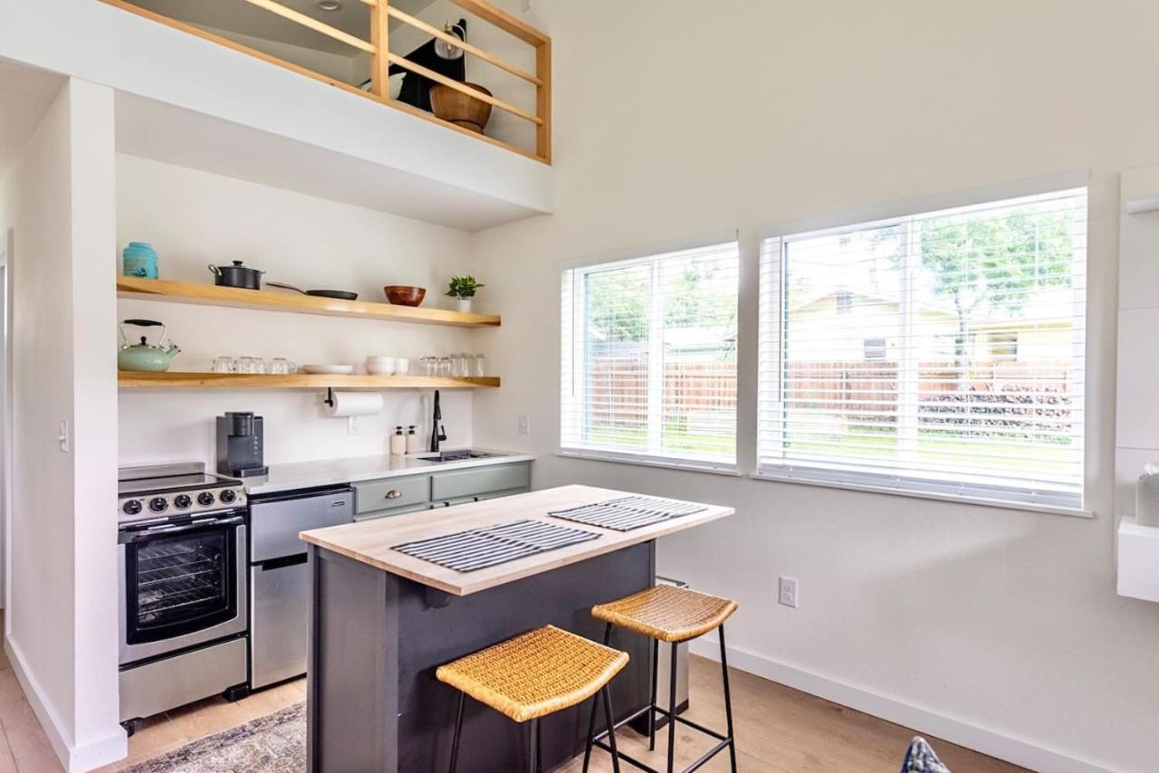 Extended Stay Retreat - Cozy yet Spacious Tiny Gem - 4